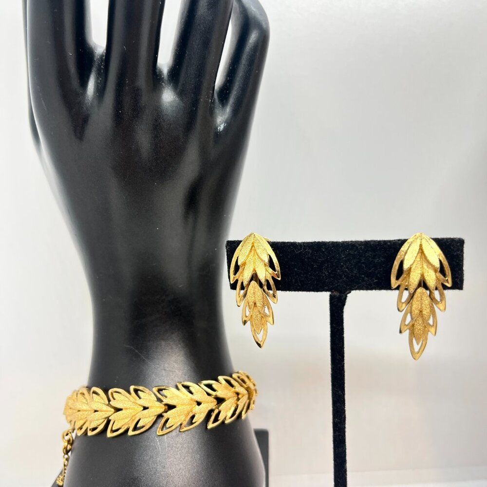 VINTAGE MONET Bracelet Set Clip Earrings Gold Tone Leaf Textured